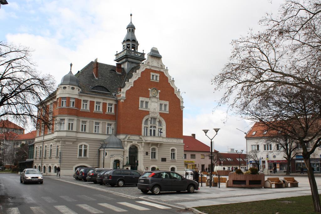 Hotel Panon Hodonín エクステリア 写真