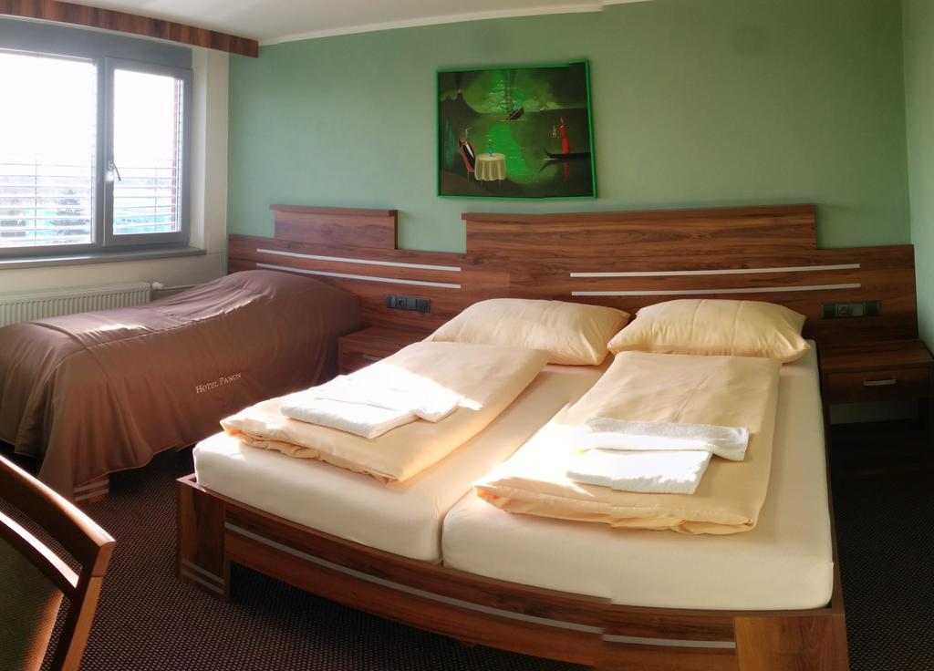 Hotel Panon Hodonín エクステリア 写真