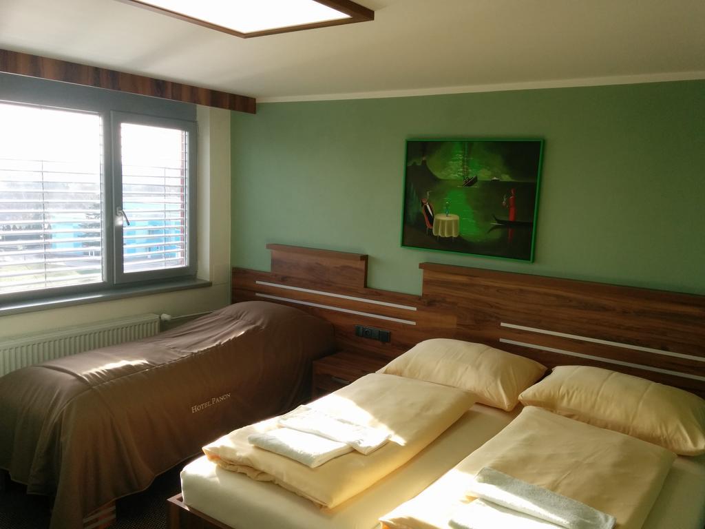 Hotel Panon Hodonín エクステリア 写真