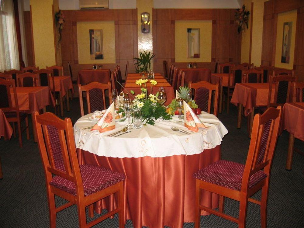 Hotel Panon Hodonín エクステリア 写真