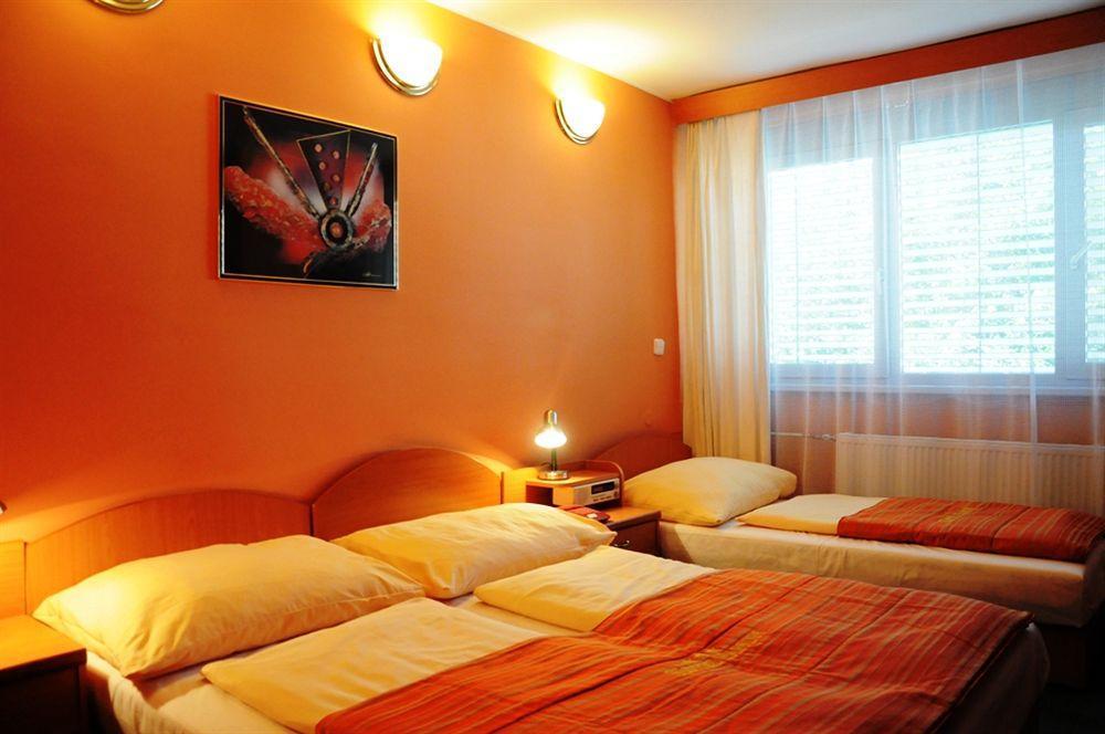 Hotel Panon Hodonín エクステリア 写真