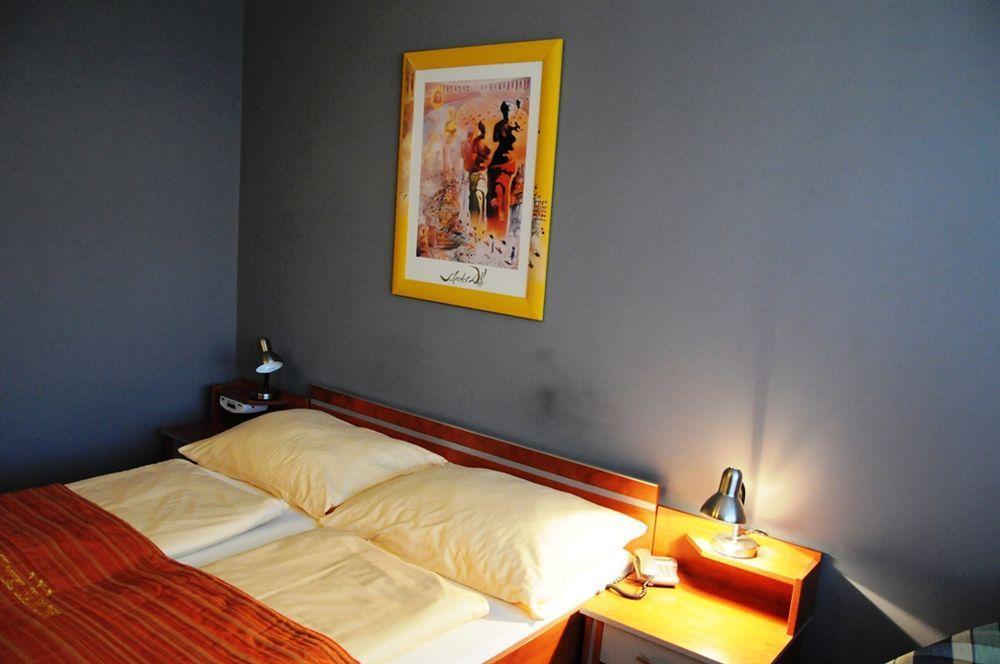 Hotel Panon Hodonín エクステリア 写真