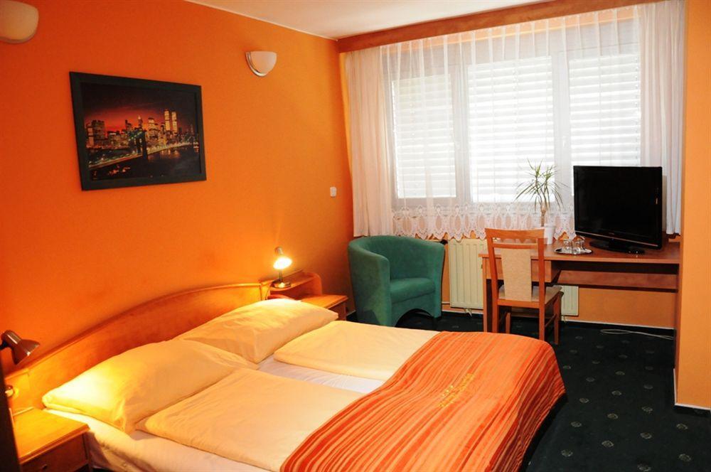 Hotel Panon Hodonín エクステリア 写真