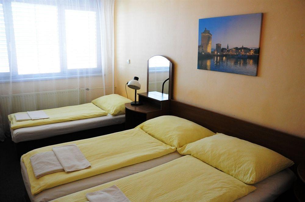Hotel Panon Hodonín エクステリア 写真