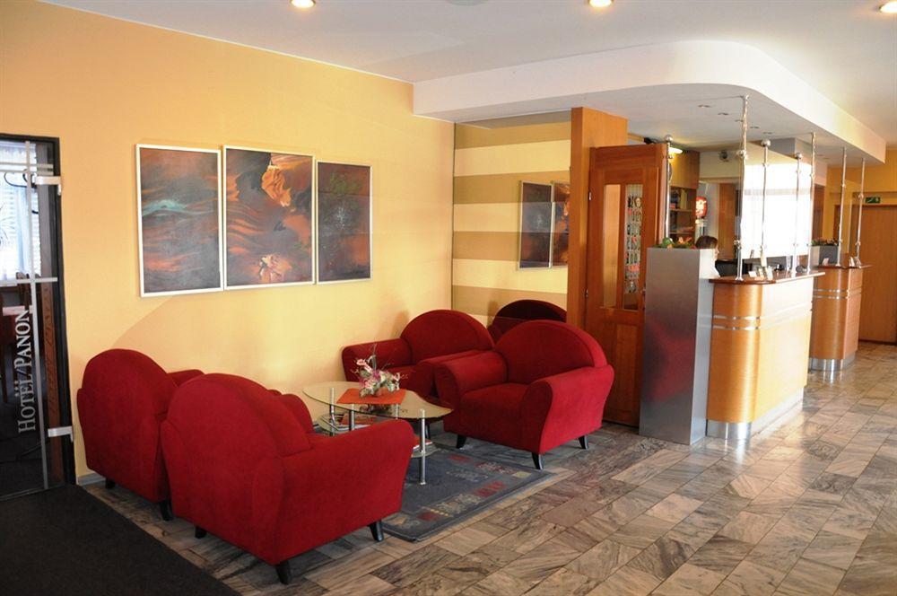 Hotel Panon Hodonín エクステリア 写真
