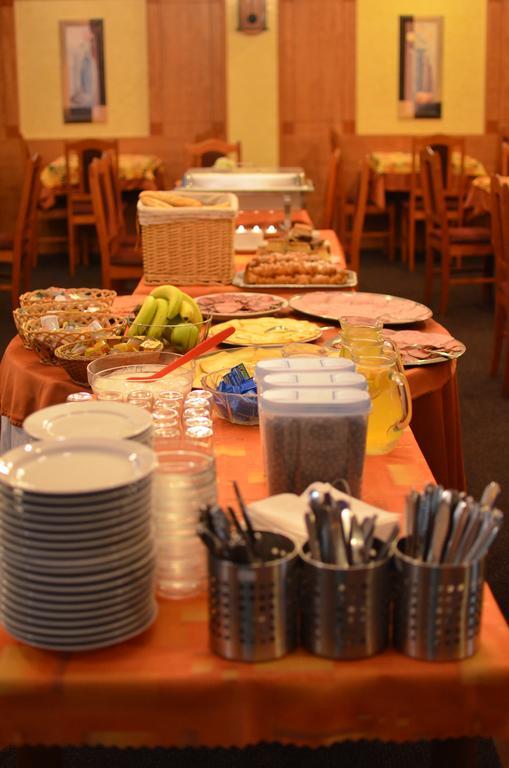 Hotel Panon Hodonín エクステリア 写真