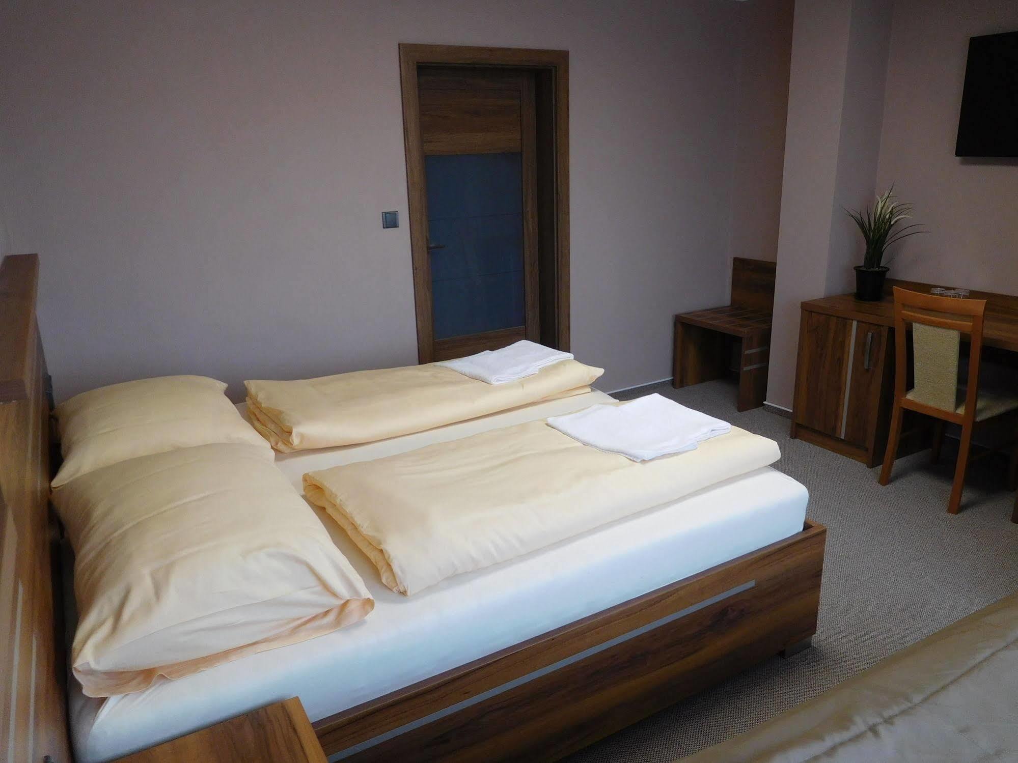 Hotel Panon Hodonín エクステリア 写真