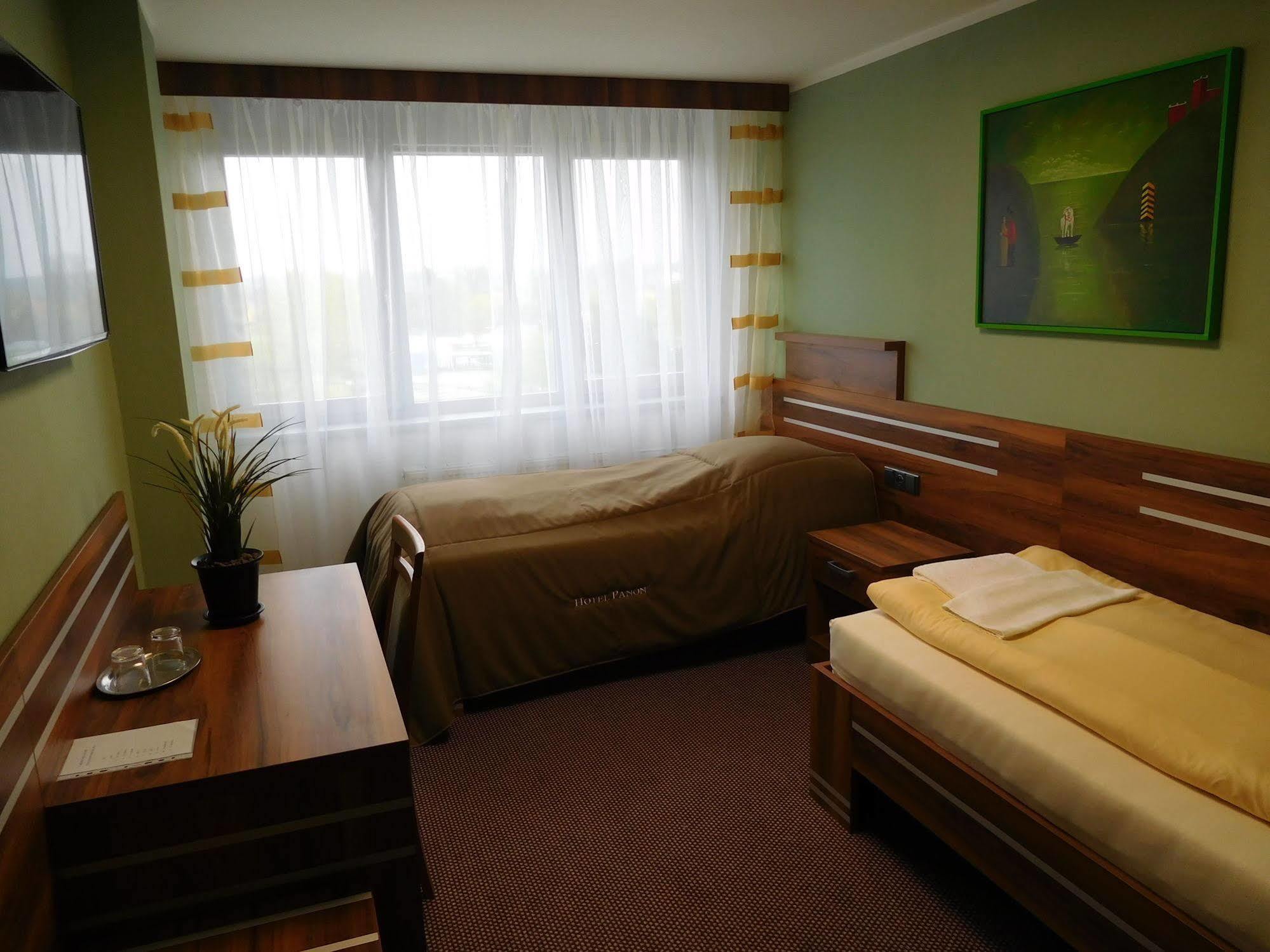 Hotel Panon Hodonín エクステリア 写真
